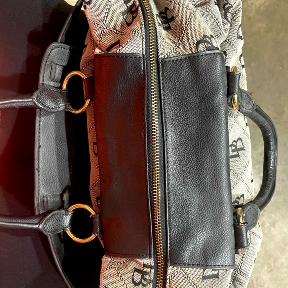 Dooney and Bourke handbag - Picture 3 of 6